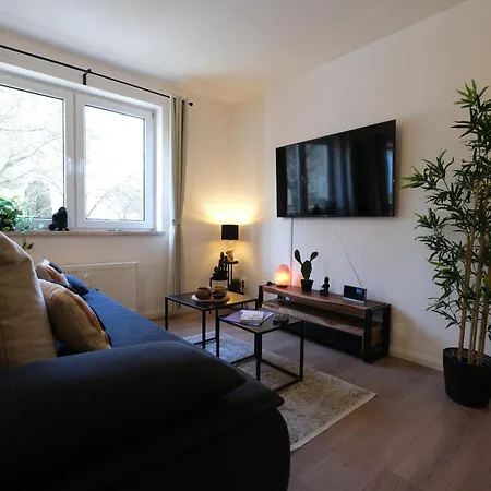 Cozy Jungle Fever - Modernes Apartment Mit Eigenem Parkplatz Magdeburg Exterior photo