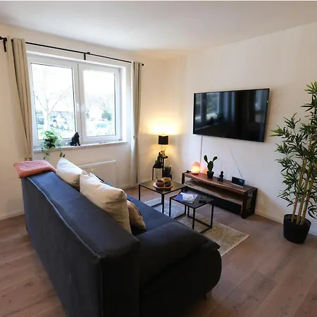 Cozy Jungle Fever - Modernes Apartment Mit Eigenem Parkplatz Magdeburg Exterior photo